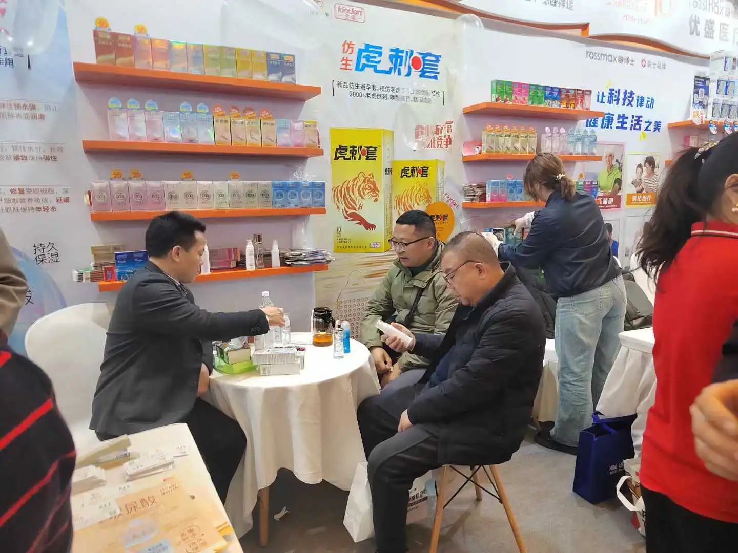 西鼎會(huì)盛況，康祥這兩大新品，藥店老板都在問1.jpg