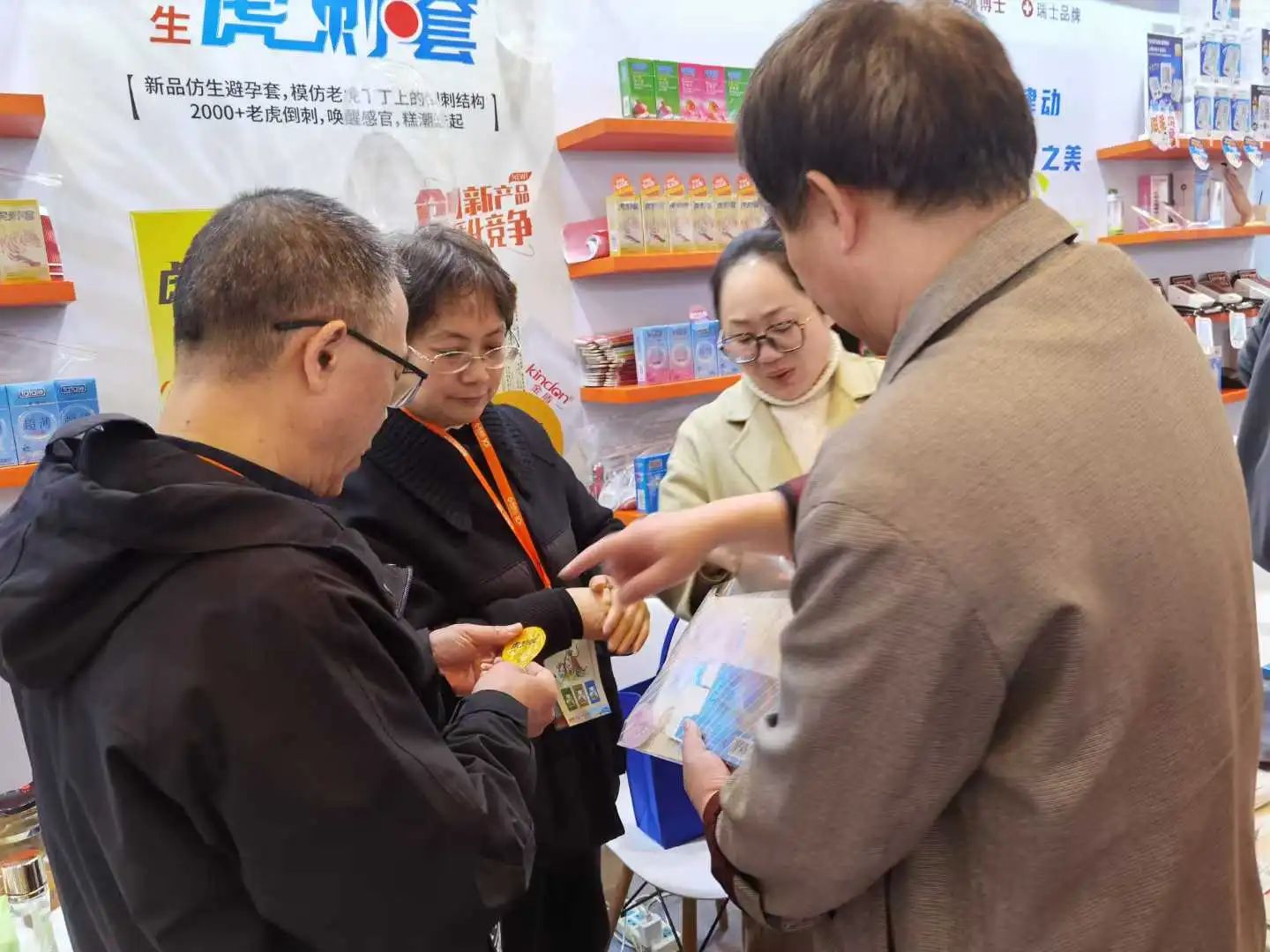 西鼎會(huì)盛況，康祥這兩大新品，藥店老板都在問2.jpg